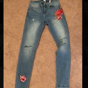 Embroidered skinny jeans